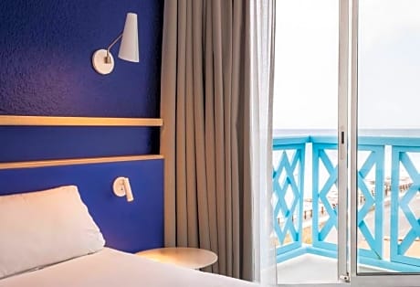 double or twin deluxe sea view