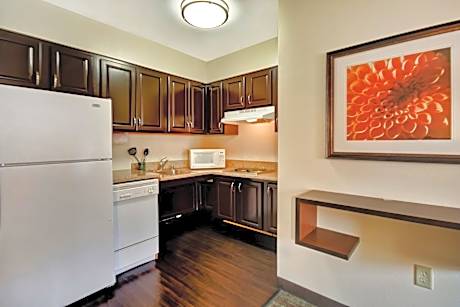 Two-Bedroom Queen Suite