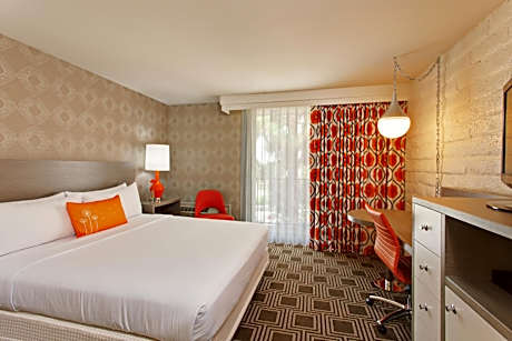 Deluxe King Room with Pool View