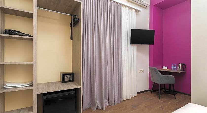 Elysium Gallery Hotel