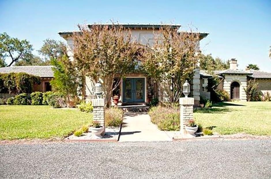Live Oaks Bed and Breakfast 