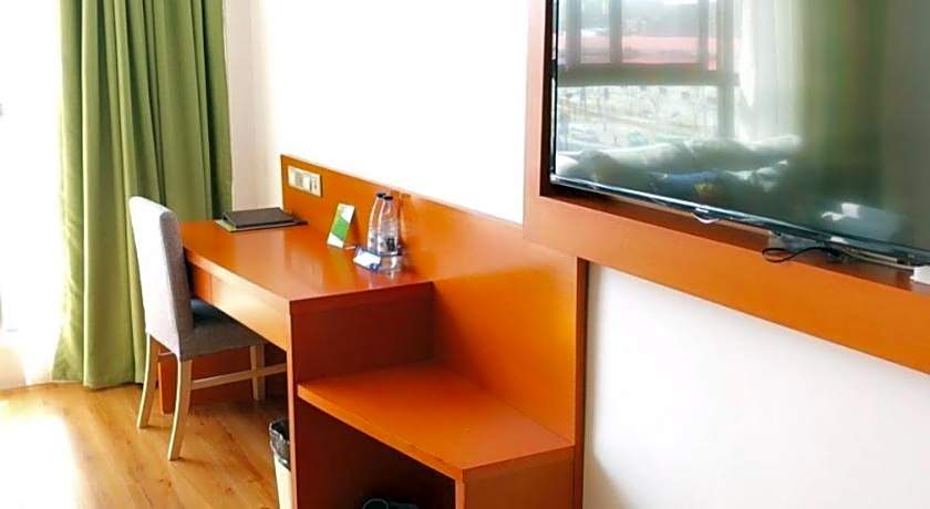 Vatica Hotel Fuyang Linquan Tenghui International City Branch