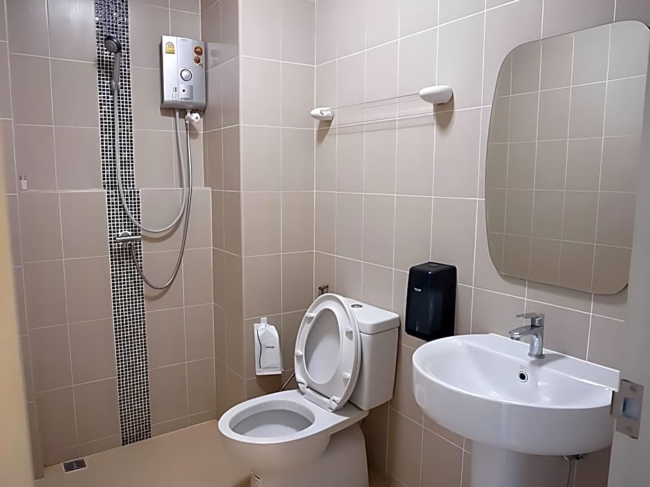 Chompu Nakarin Apartment