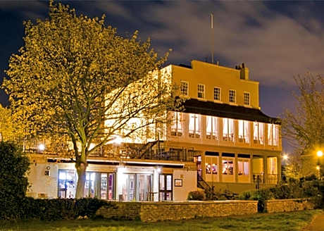 Royal Hotel, Bar & Grill