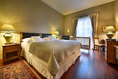 Premium Double Room (1 Queen Bed)
