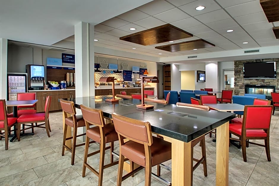 Holiday Inn Express Hotel & Suites Waukegan/Gurnee