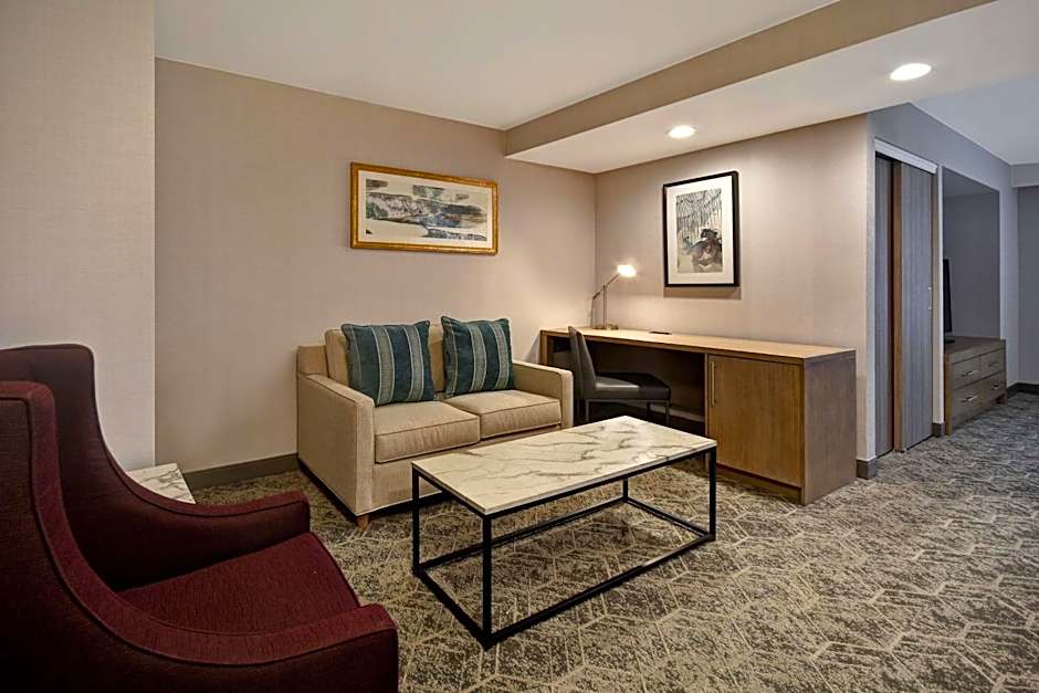 DoubleTree by Hilton St. Louis-Airport