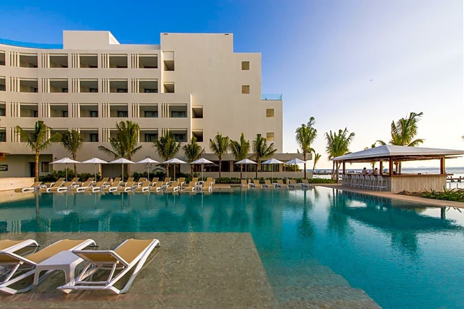 Izla Beach Front Hotel