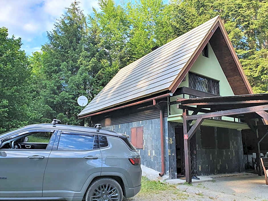 Krpáčovo, Nízke Tatry - chata na kraji lesa