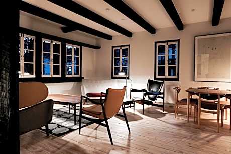 House of Finn Juhl Hakuba