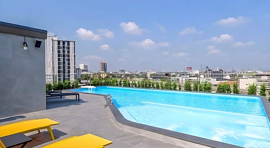 Lumen Bangkok Udomsuk Station