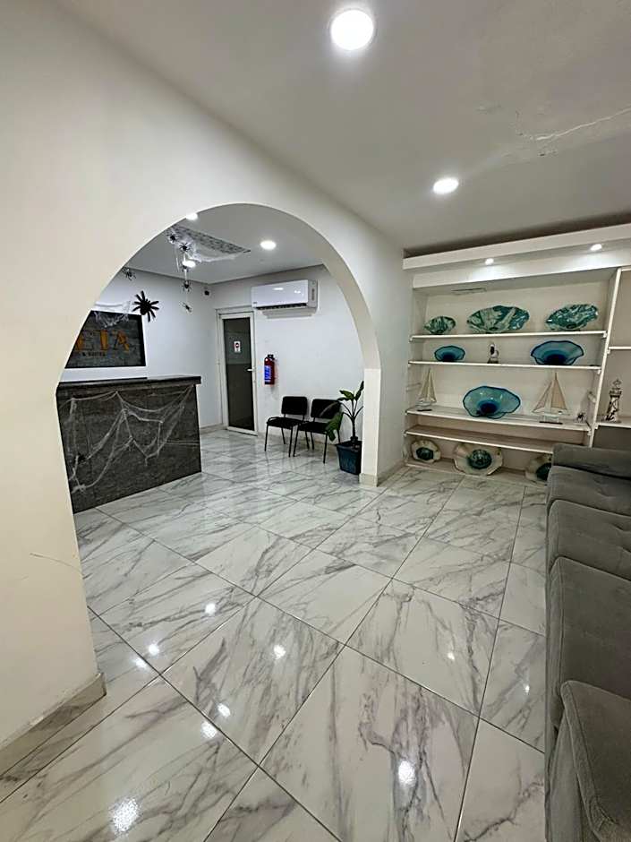 Creta Hotel & Suites