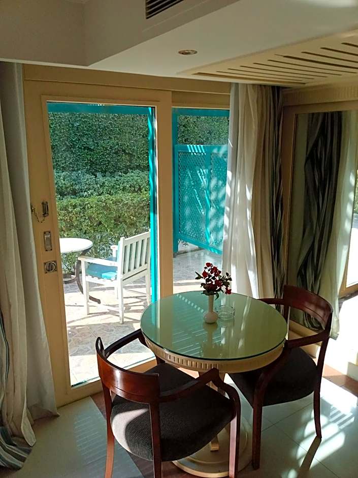 Cairo Pyramids Hotel