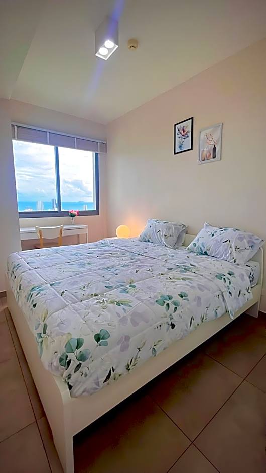 Sea View Spacious Condo At Pattaya