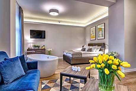 Deluxe Apartment with Balcony