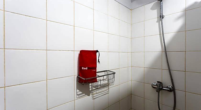 RedDoorz Plus near Cilandak Town Square 2