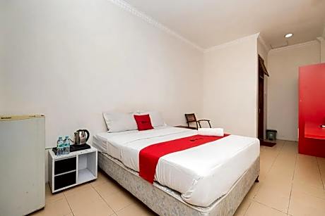 RedDoorz Plus @ Gunungsari Surabaya