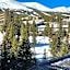 NEW! Marriott Slope View Ski & Summer Luxury Studio Sleeps 4 Full kitchen, Amenities & Paid Parking