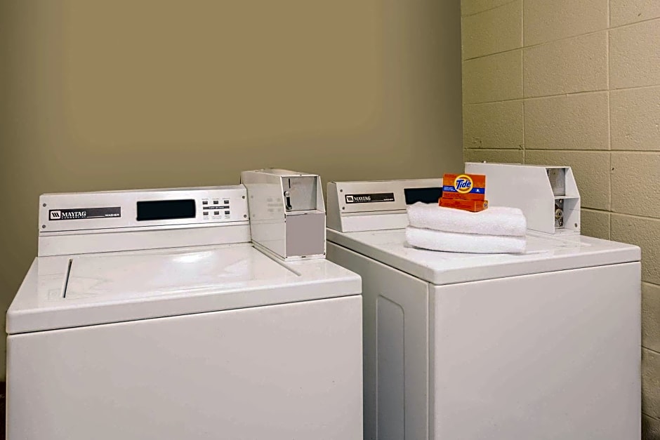 Travelodge by Wyndham Suites Virginia Beach Oceanfront