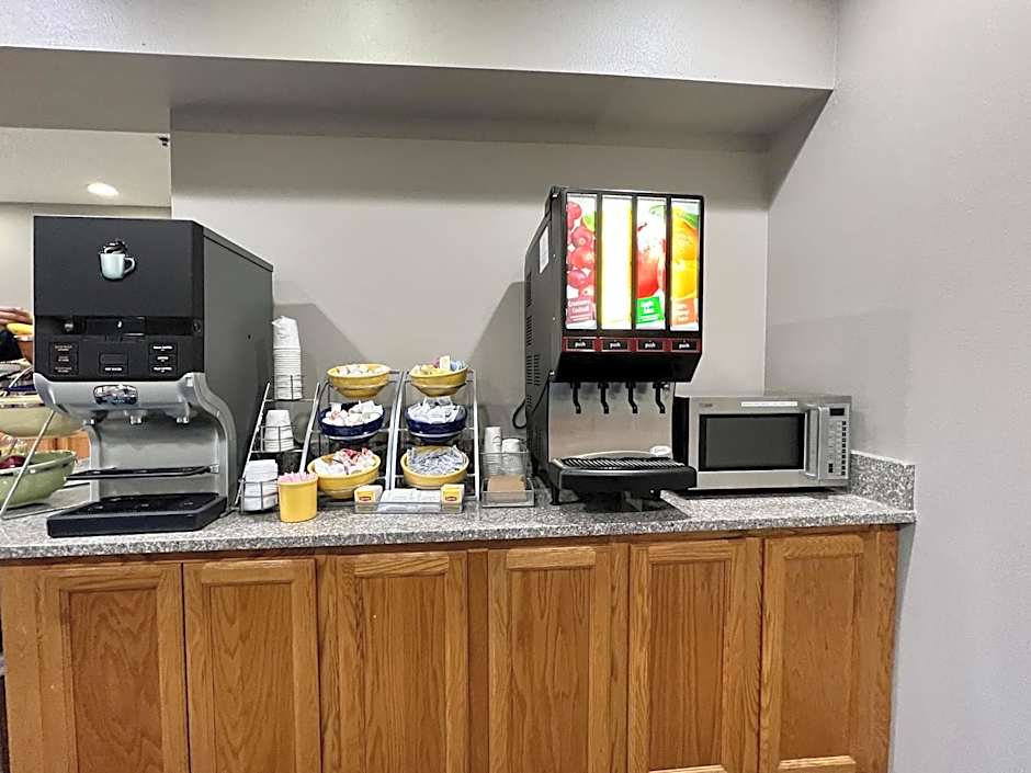 Reston Inn & Suites