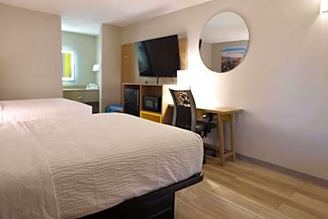 2 Double Beds Efficiency Room Non-Smoking