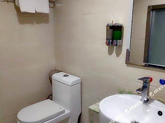 Jinpeng Hotel (Guangzhou Yongqingfang Chenjiaxuan Subway Station)