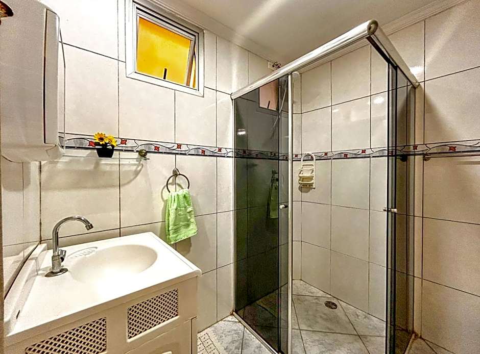 Apto a poucos metros da Praia do Gonzaguinha SP