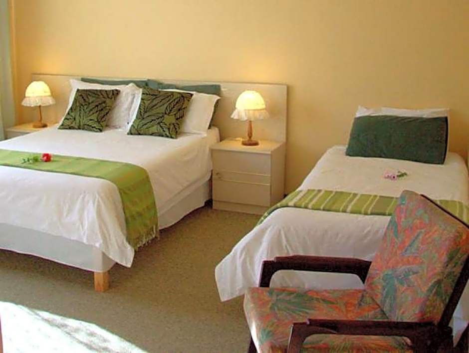 Foto 1 dari 4 — Triple Room
