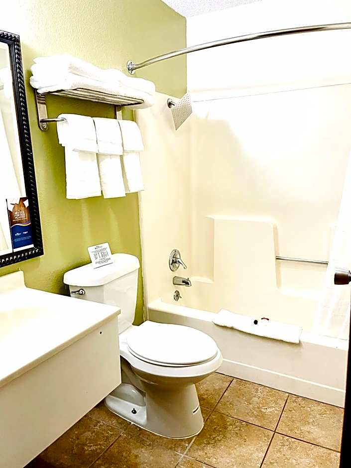 Baymont by Wyndham Hutchinson