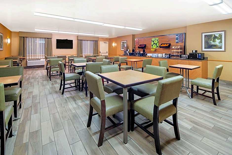 La Quinta Inn & Suites by Wyndham Irvine Spectrum