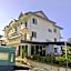 Rovers Inn Guesthouse - Age 11 and Above Only