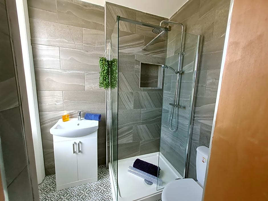 Lemur Lodge - Boutique Apartments - Short Stroll to The Beach