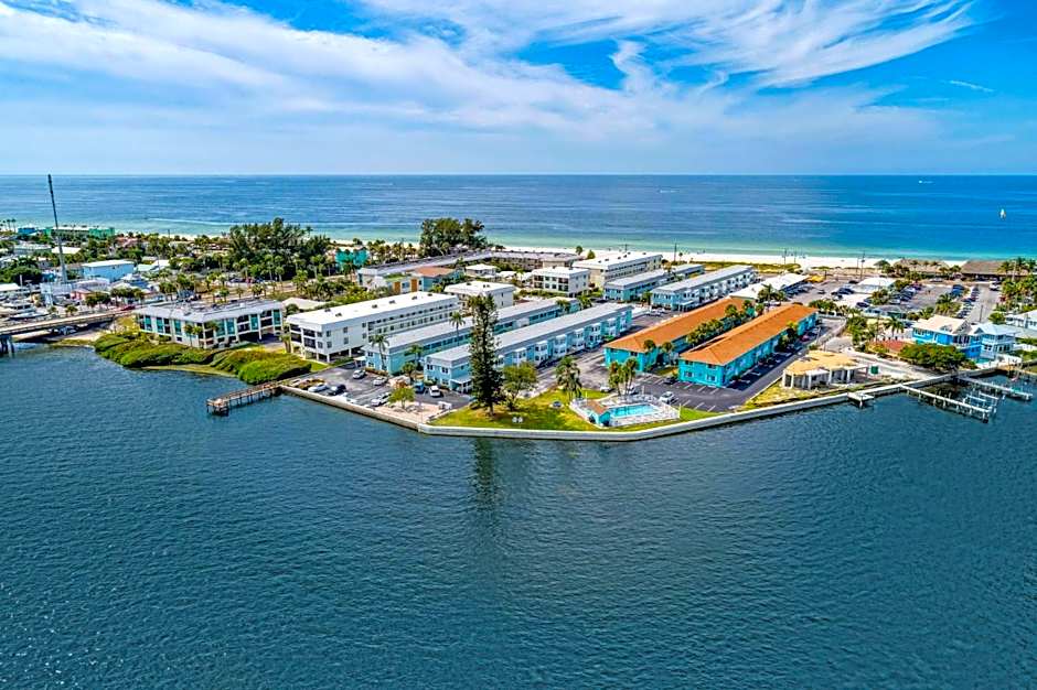 Absolute Anna Maria-Private Beach Access-Heated Pool-Water Views From Every Room