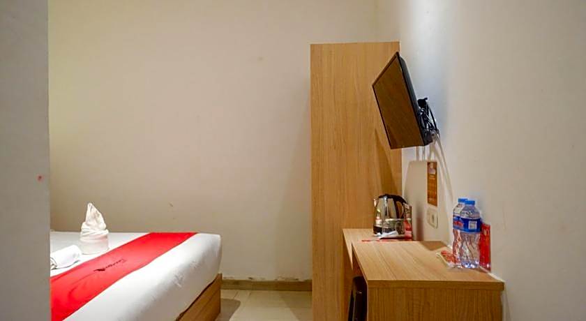 RedDoorz Plus @ Losari Makassar