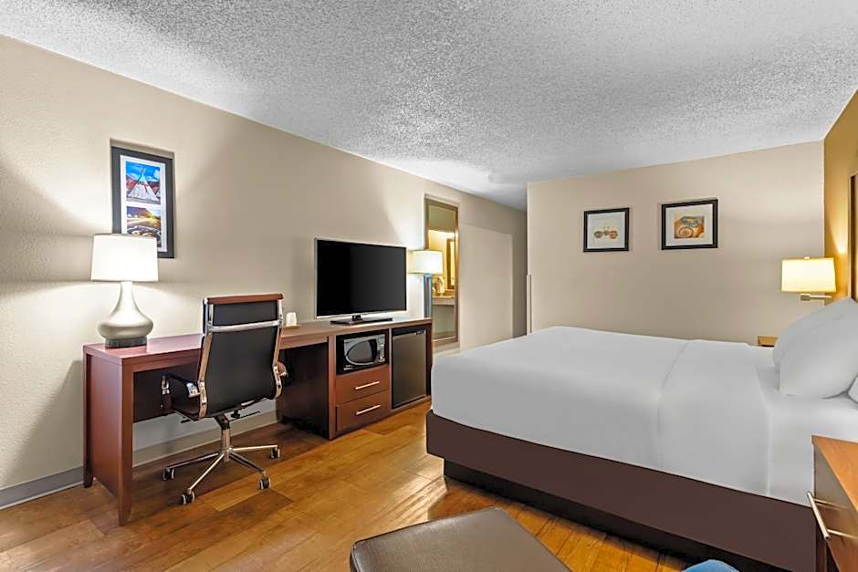 Comfort Inn City of Natural Lakes