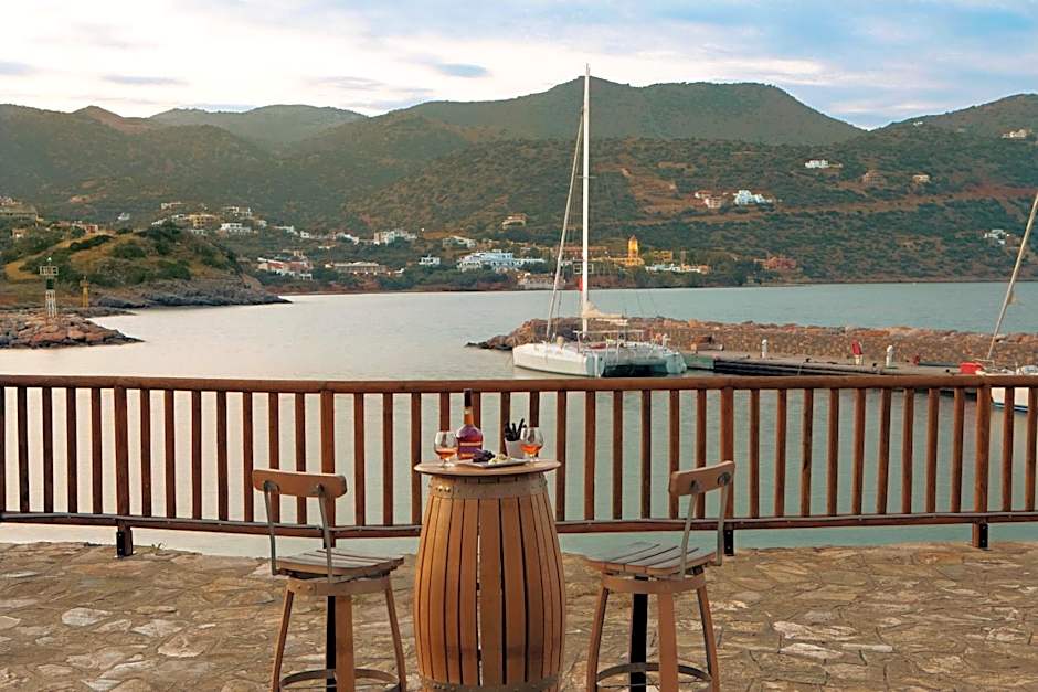 Zeus Eleva Mirabello Bay