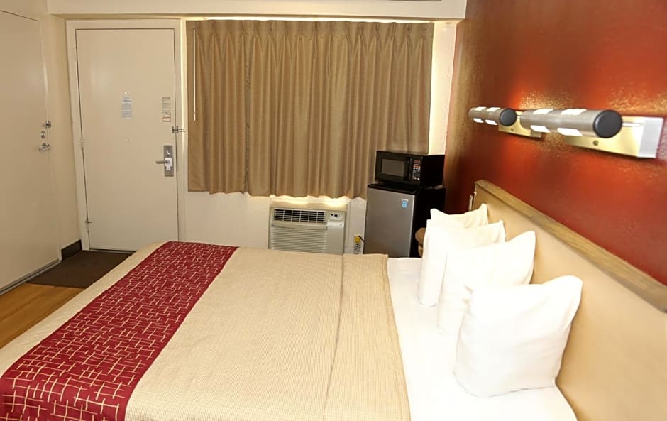Red Roof Inn Enfield
