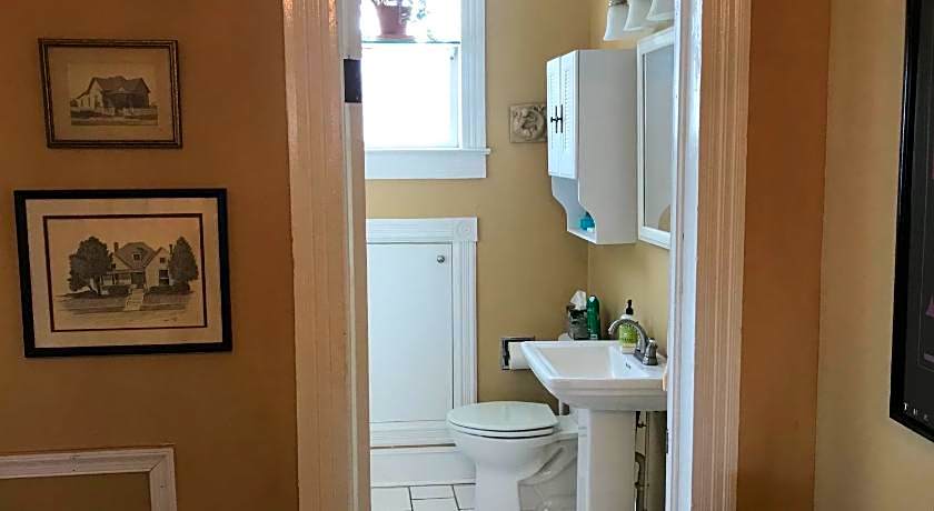 Charles Bass House Bed & Breakfast