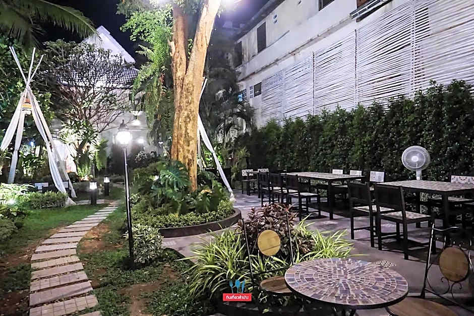 Pang Suree art home