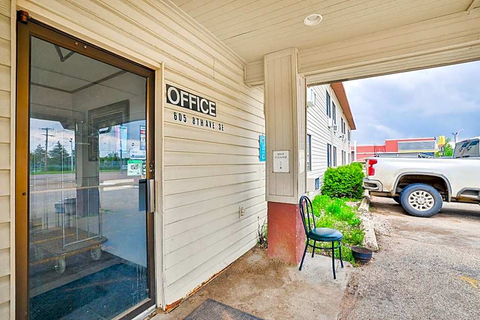 OYO Hotel Pipestone MN, Canterbury Park