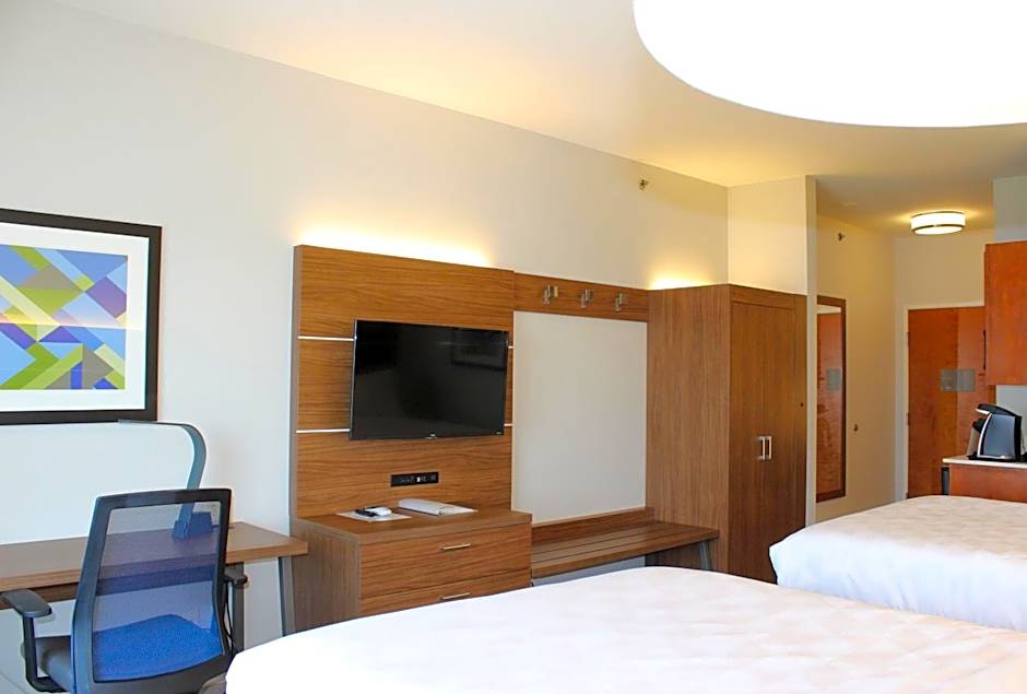 Photo 1 of 3 of Standard 2 Queen Beds, Accessible