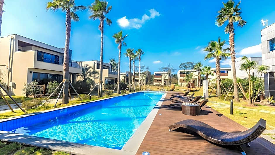 Arts Spa and Pool Villa