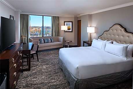 Parlor King Suite with Two Bathroom