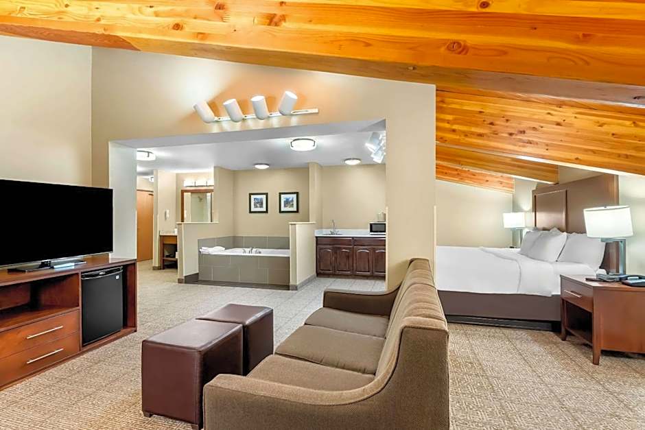 Comfort Inn & Suites Near University of Wyoming