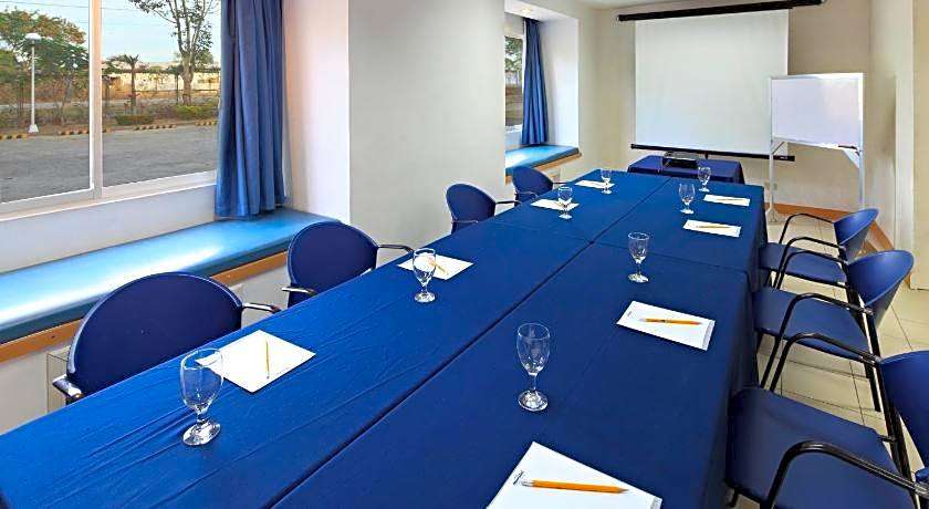 Microtel By Wyndham Eagle Ridge