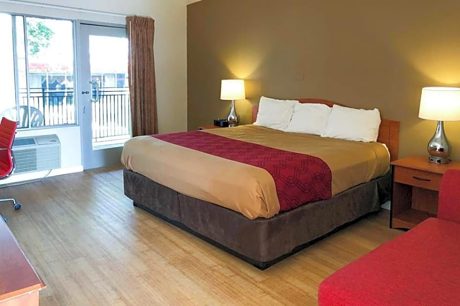 The Garden Inn Oakland Airport