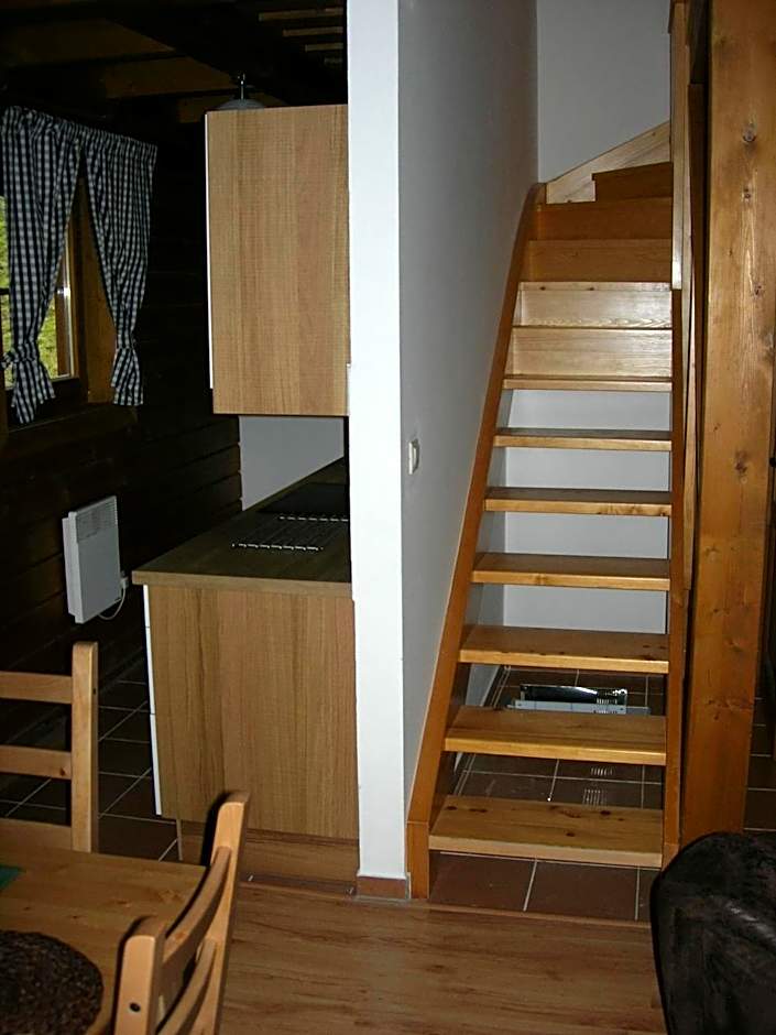 Drevenica pod smrekom