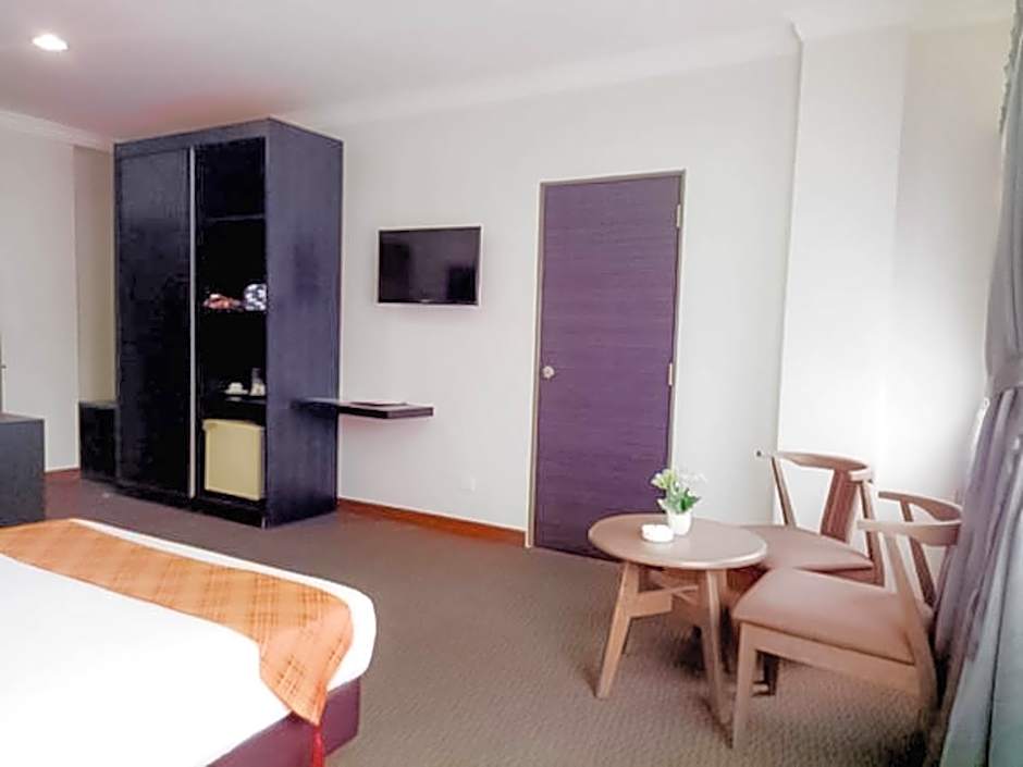 Photo 1 of 5 of Deluxe Twin Room