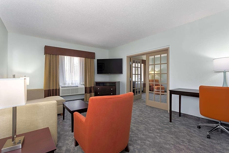 La Quinta Inn & Suites by Wyndham Bonita Springs Naples