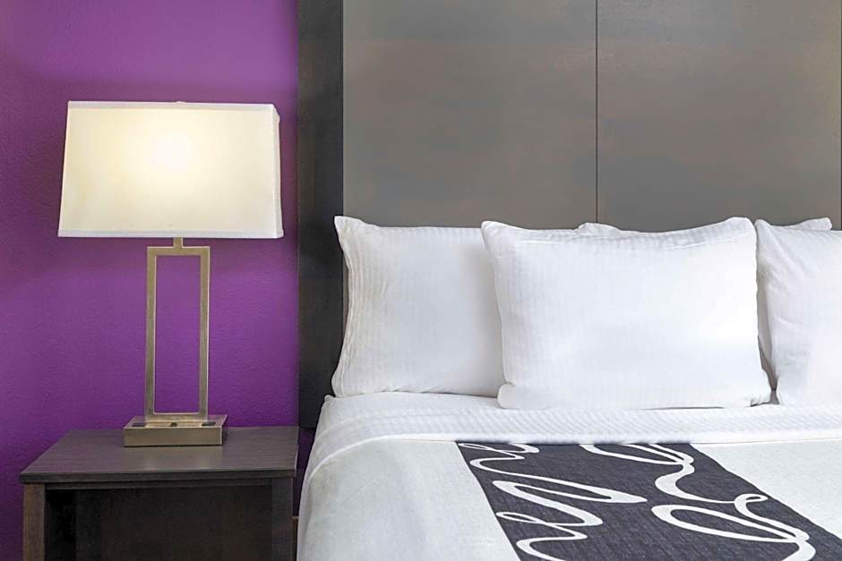 La Quinta Inn & Suites by Wyndham Kennesaw